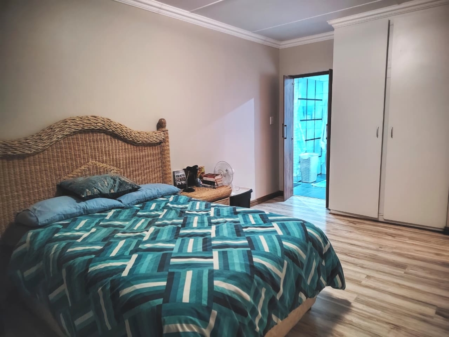 To Let 4 Bedroom Property for Rent in Loerie Park Western Cape